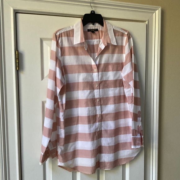 Banana Republic Tops - Banana Republic button down shirt peachy red and white stripes